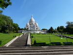 Paris  Montmartre der Platz Louise Michel mit der Kirche Sacre Coeure.